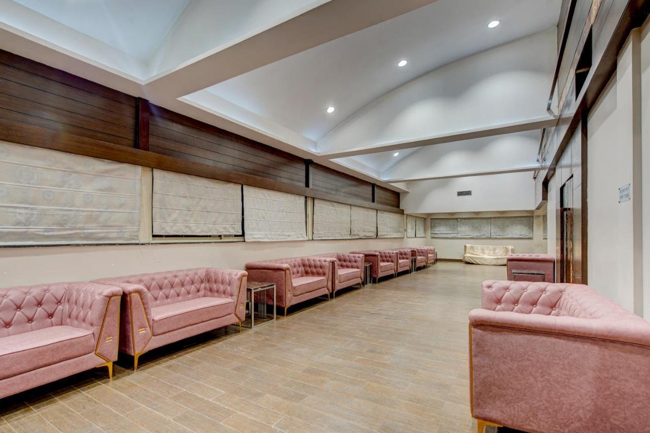 Treebo Soho Newtown Hotel Колката Екстериор снимка