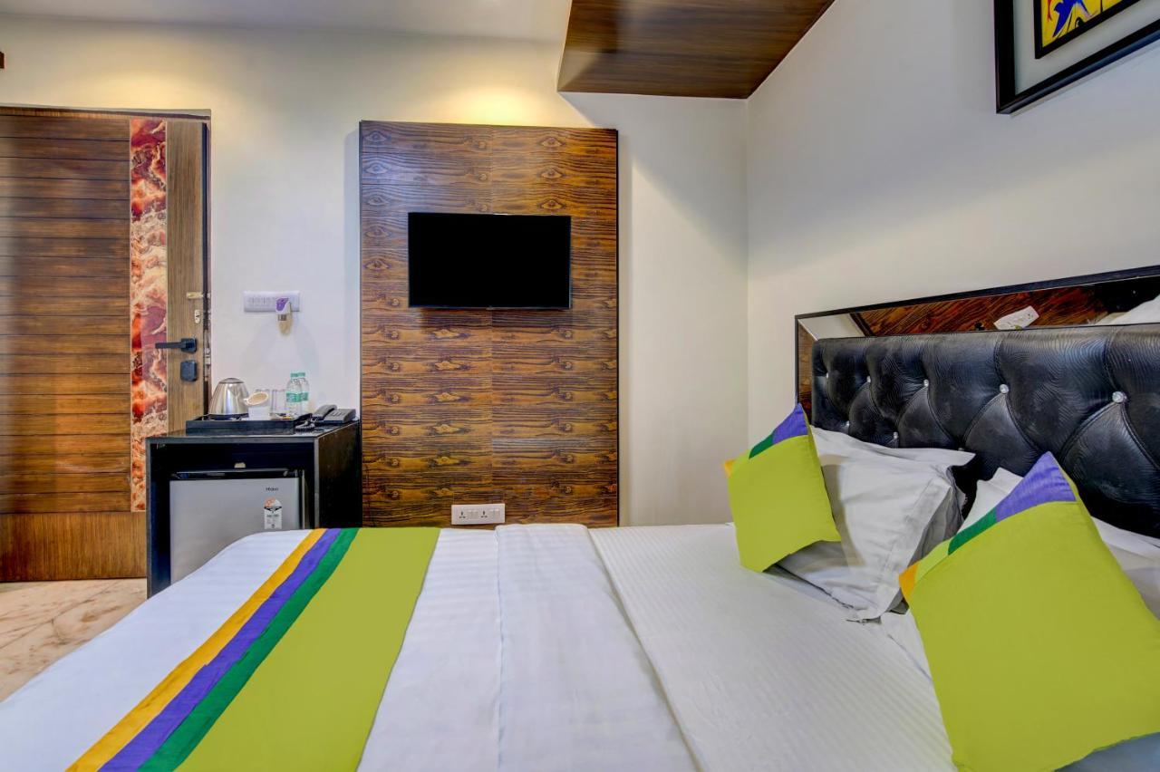 Treebo Soho Newtown Hotel Колката Екстериор снимка