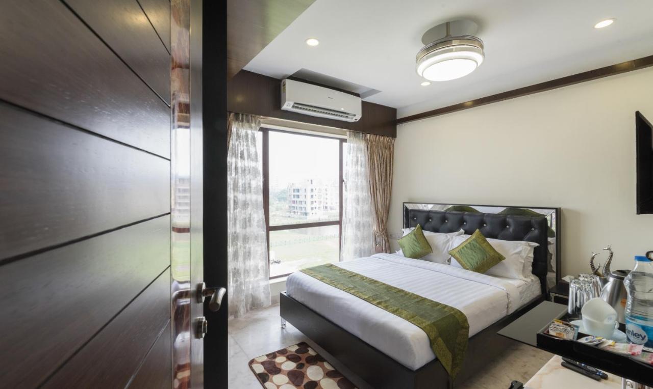 Treebo Soho Newtown Hotel Колката Екстериор снимка